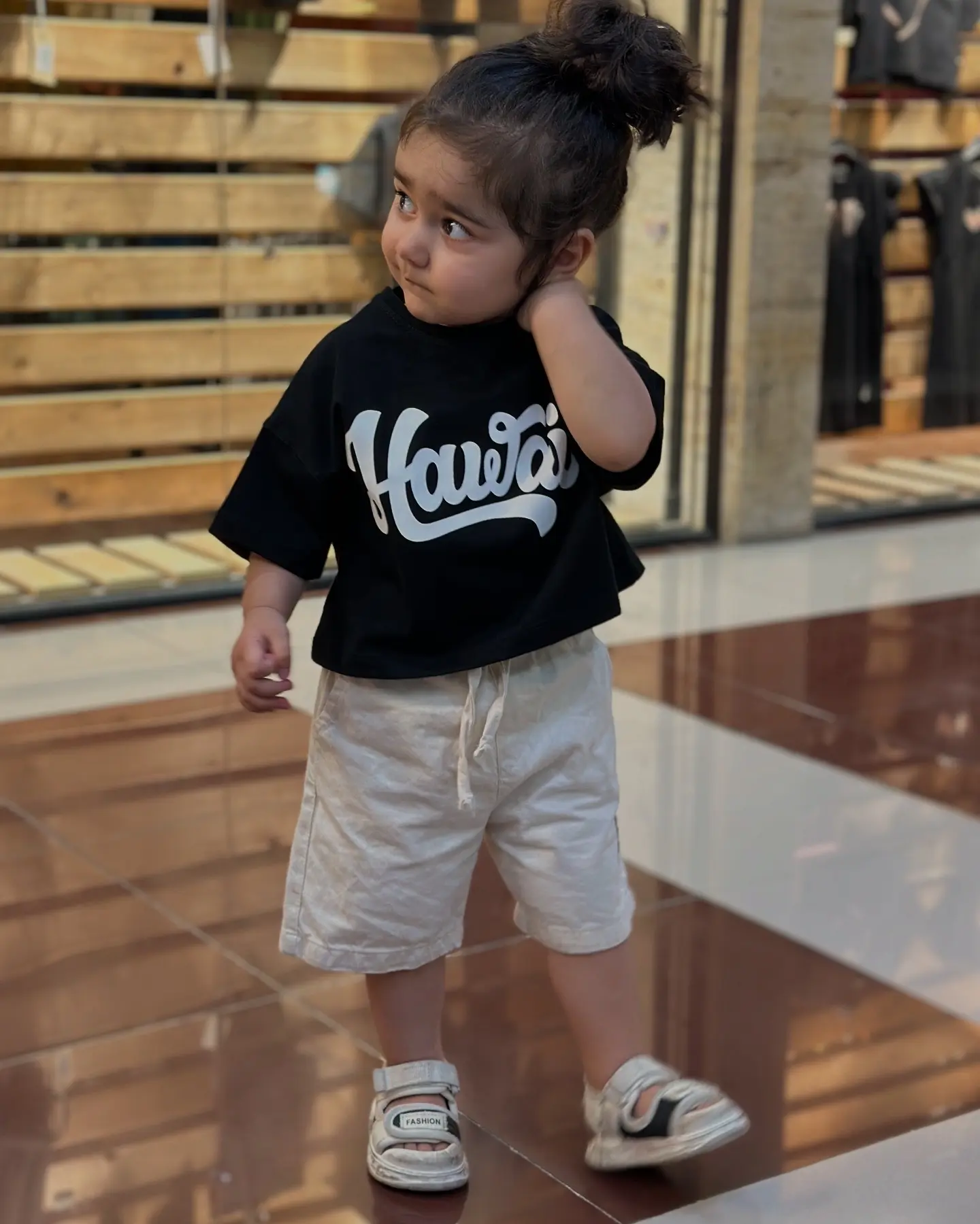 کراپ مشکی هاوایی